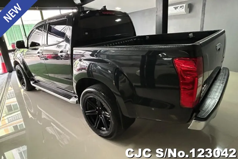 Isuzu D-Max in Black for Sale Image 1