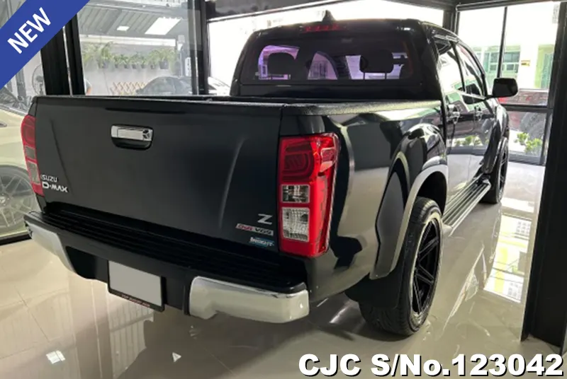 Isuzu D-Max in Black for Sale Image 2
