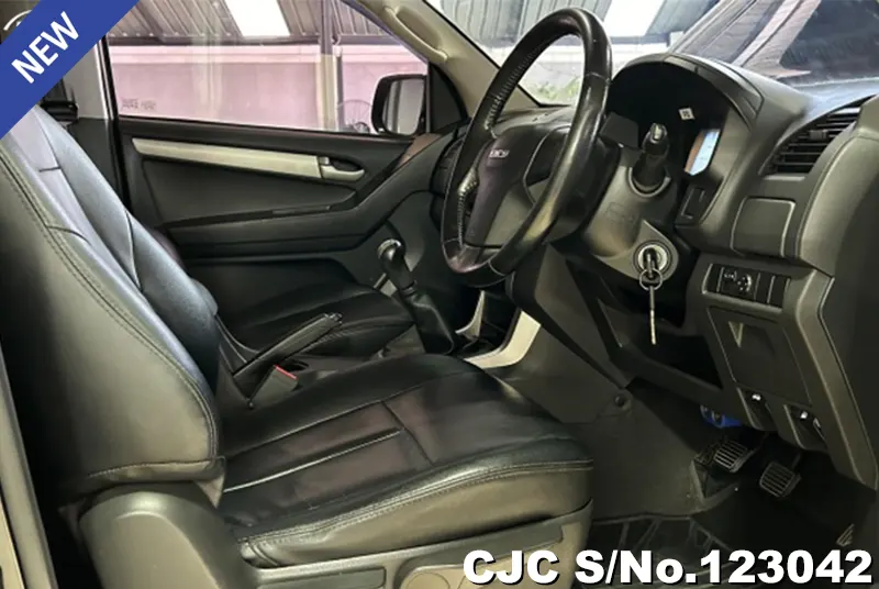 Isuzu D-Max in Black for Sale Image 4