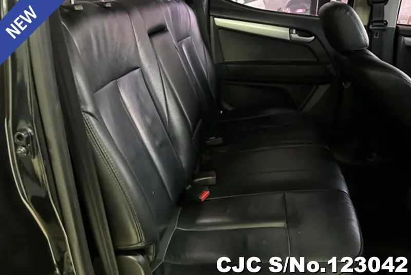 Isuzu D-Max in Black for Sale Image 5