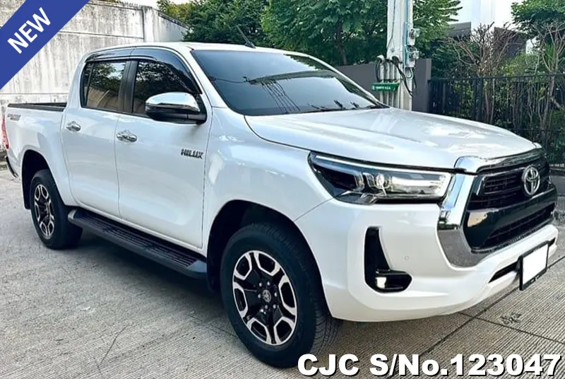Toyota Hilux in White for Sale Image 0