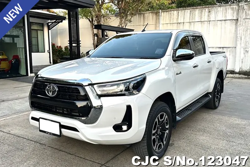 Toyota Hilux in White for Sale Image 2
