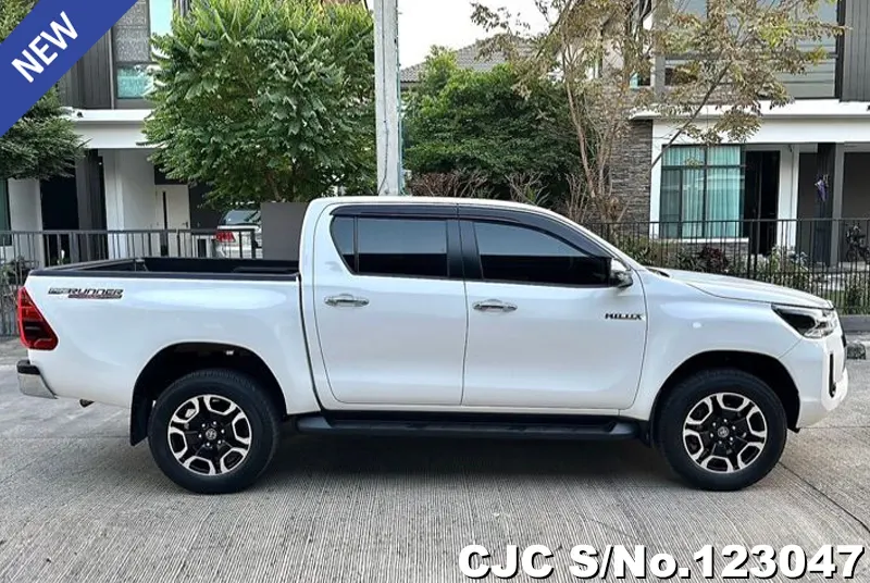 Toyota Hilux in White for Sale Image 3