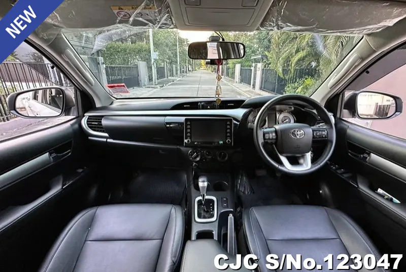 Toyota Hilux in White for Sale Image 4