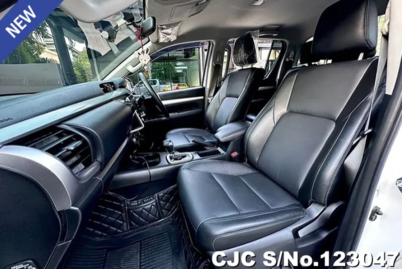 Toyota Hilux in White for Sale Image 6