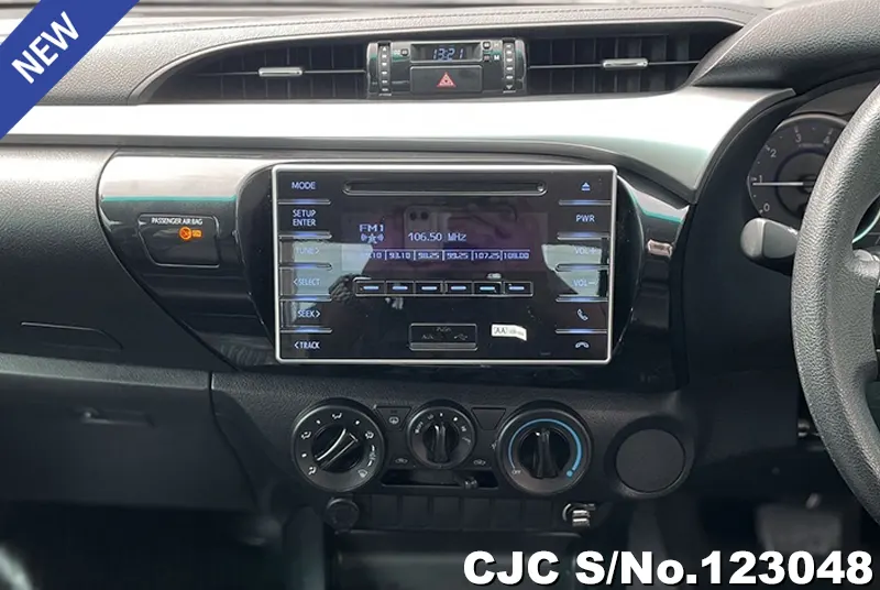 Toyota Hilux in Gray for Sale Image 7