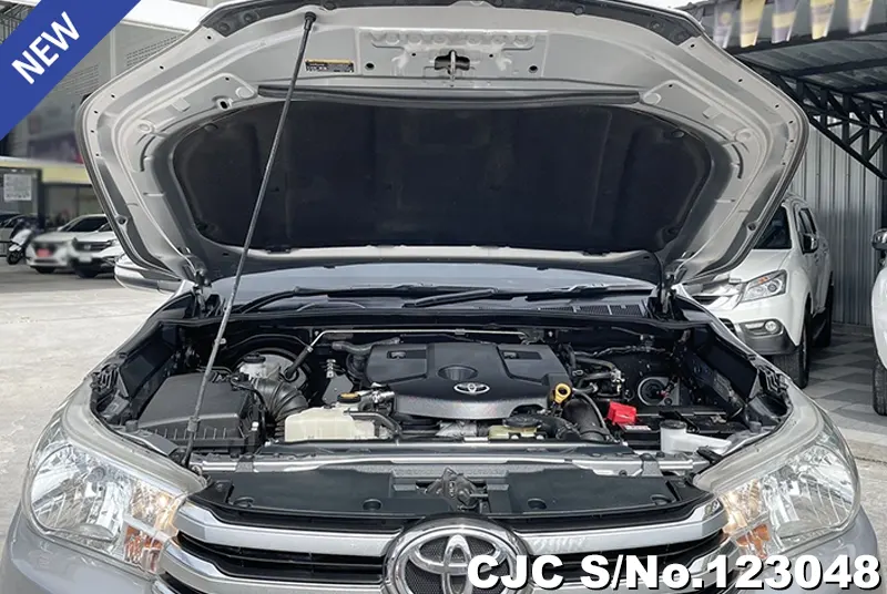 Toyota Hilux in Gray for Sale Image 9