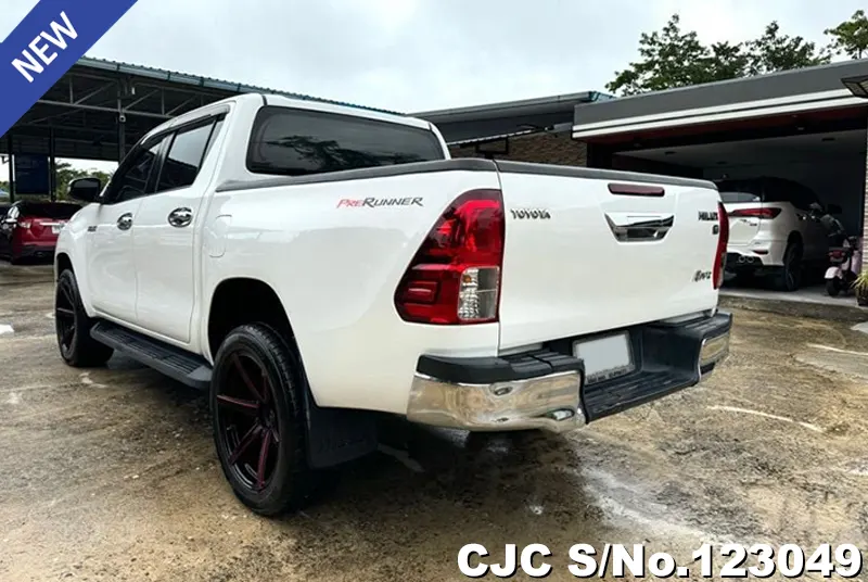 Toyota Hilux in White for Sale Image 1
