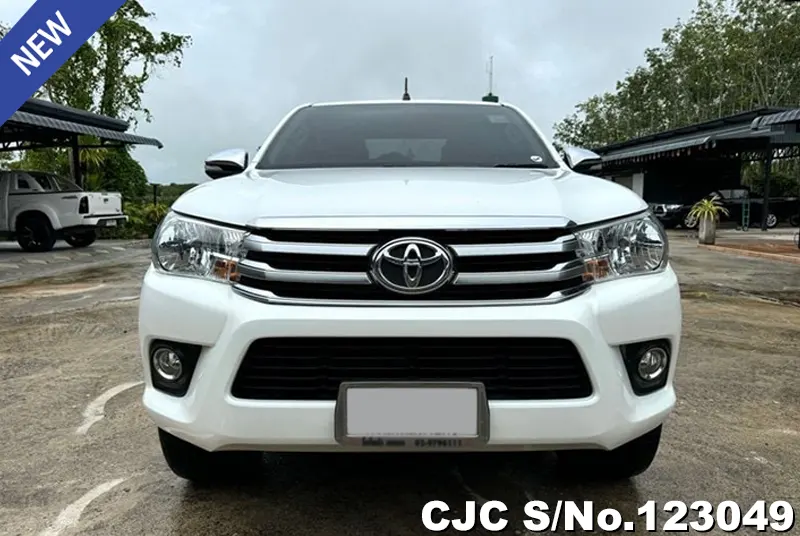 Toyota Hilux in White for Sale Image 4