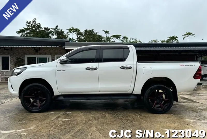 Toyota Hilux in White for Sale Image 7