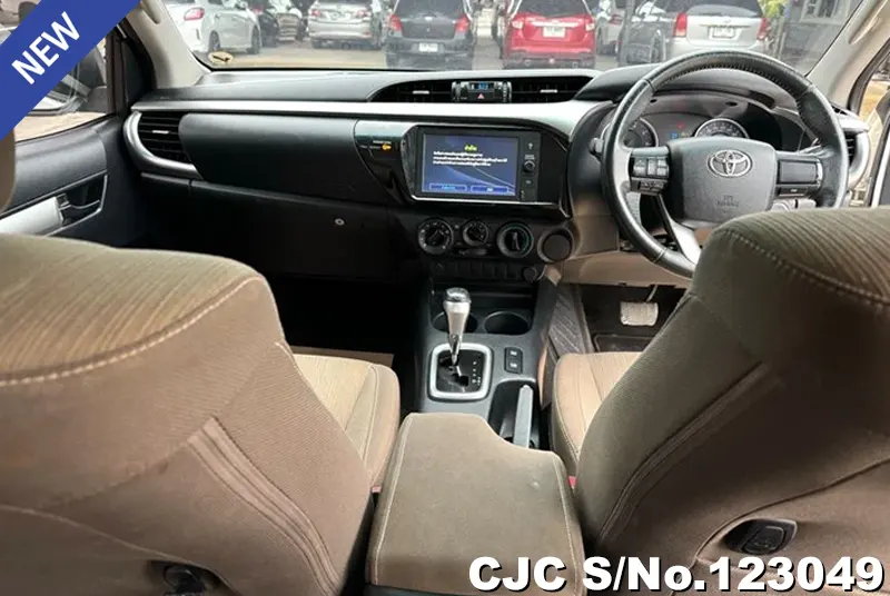 Toyota Hilux in White for Sale Image 8