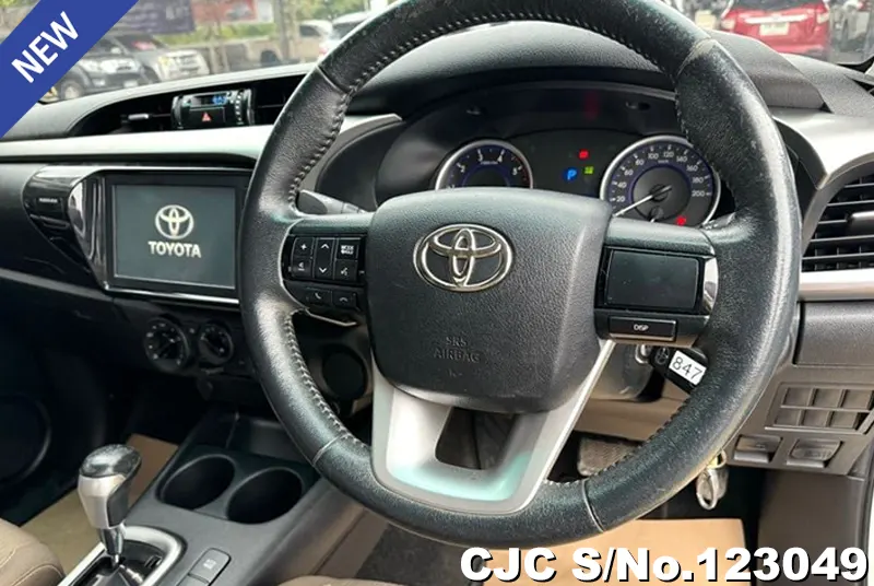Toyota Hilux in White for Sale Image 11