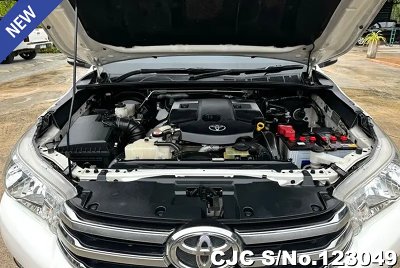 Toyota Hilux in White for Sale Image 12