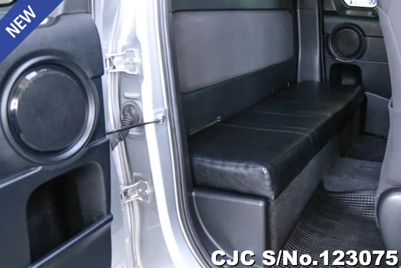 Toyota Hilux in Gray for Sale Image 7
