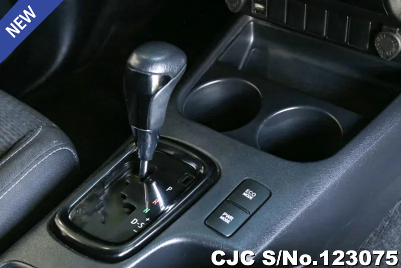 Toyota Hilux in Gray for Sale Image 10