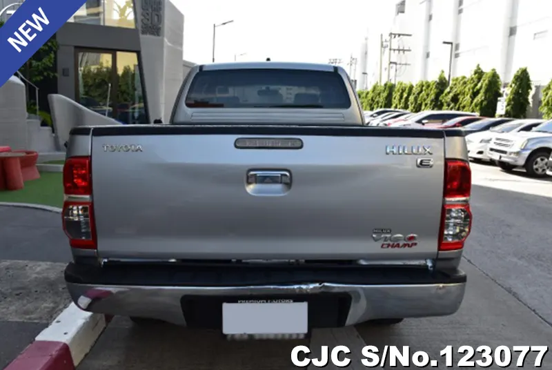 Toyota Hilux in Gray for Sale Image 3