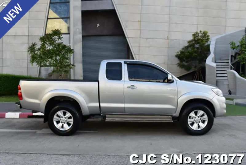 Toyota Hilux in Gray for Sale Image 4