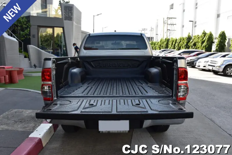 Toyota Hilux in Gray for Sale Image 5