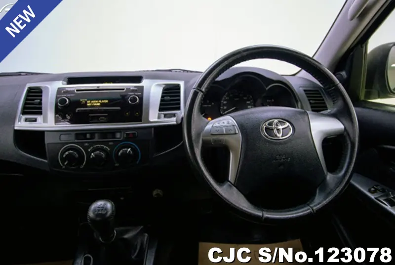 Toyota Hilux in Gray for Sale Image 8