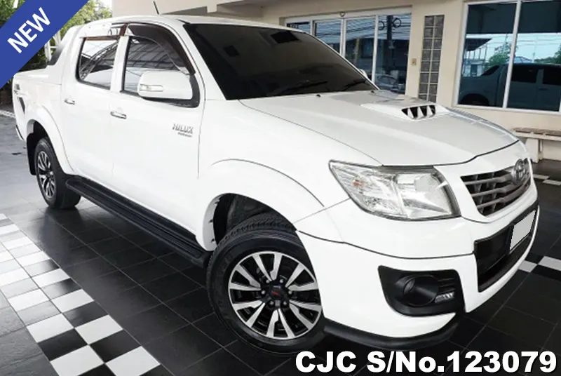 Toyota Hilux in White for Sale Image 0