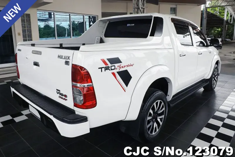 Toyota Hilux in White for Sale Image 2