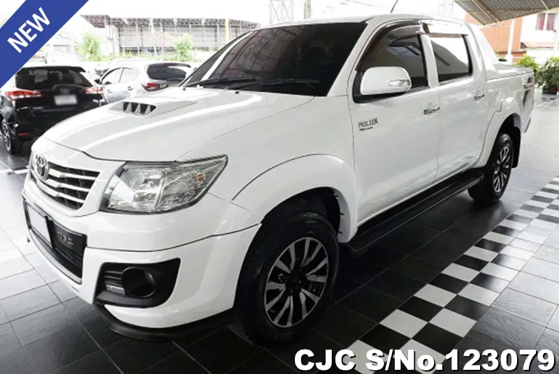 Toyota Hilux in White for Sale Image 3