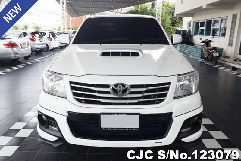 Toyota Hilux in White for Sale Image 4