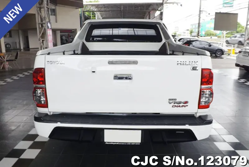 Toyota Hilux in White for Sale Image 5