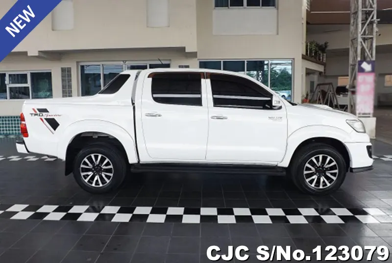 Toyota Hilux in White for Sale Image 6