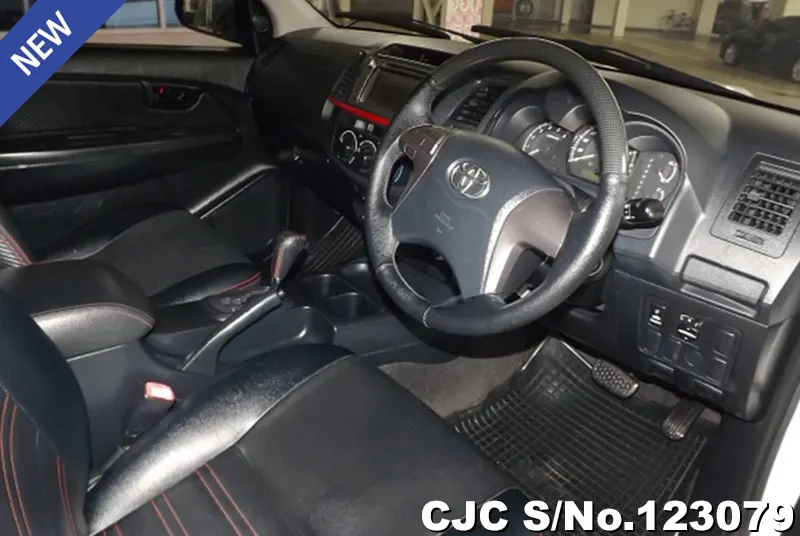 Toyota Hilux in White for Sale Image 8