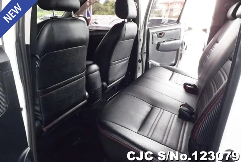 Toyota Hilux in White for Sale Image 10
