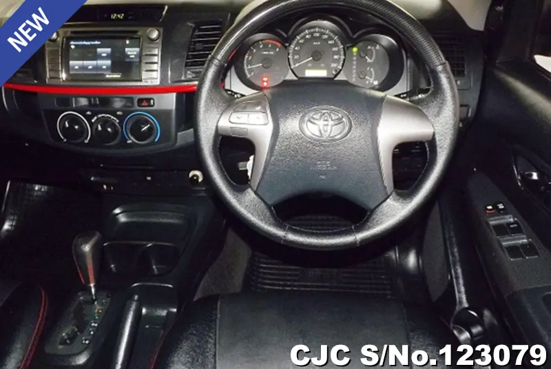 Toyota Hilux in White for Sale Image 11