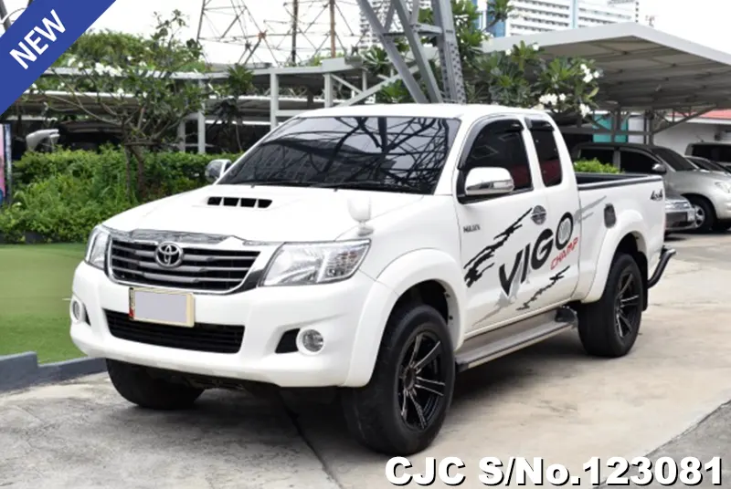 Toyota Hilux in White for Sale Image 0