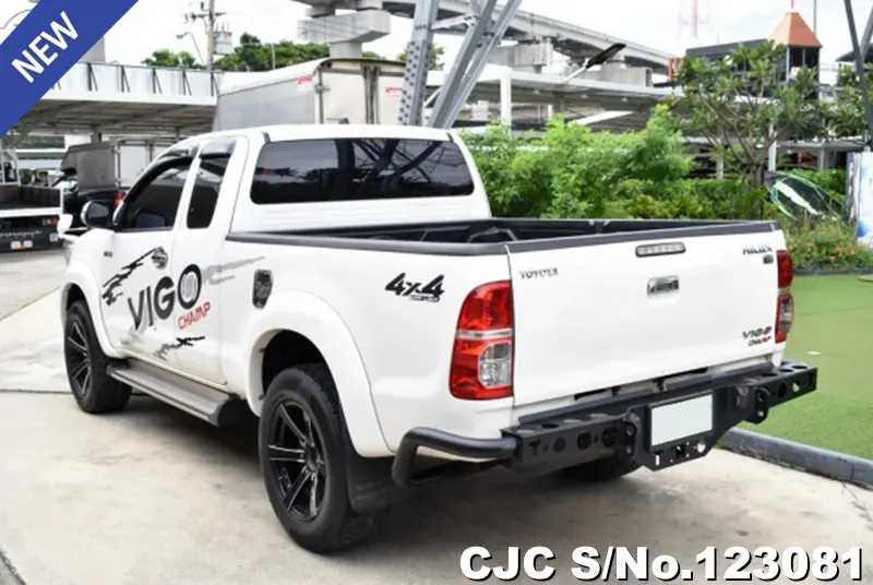 Toyota Hilux in White for Sale Image 1