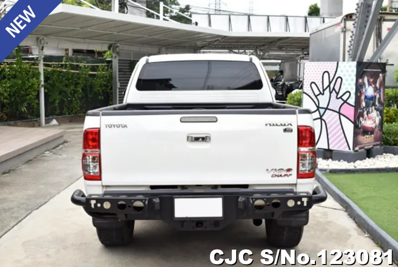Toyota Hilux in White for Sale Image 3