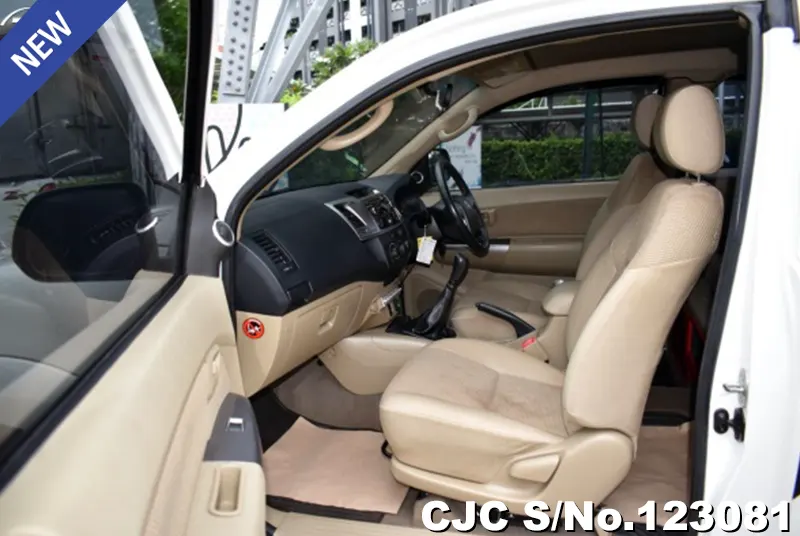Toyota Hilux in White for Sale Image 6