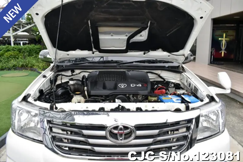 Toyota Hilux in White for Sale Image 11