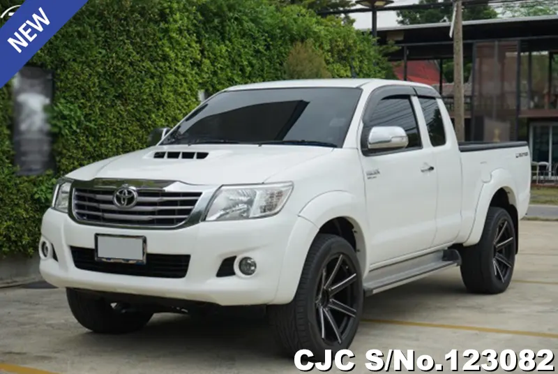 Toyota Hilux in White for Sale Image 0