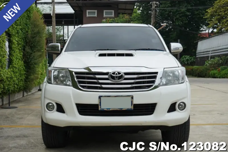 Toyota Hilux in White for Sale Image 2