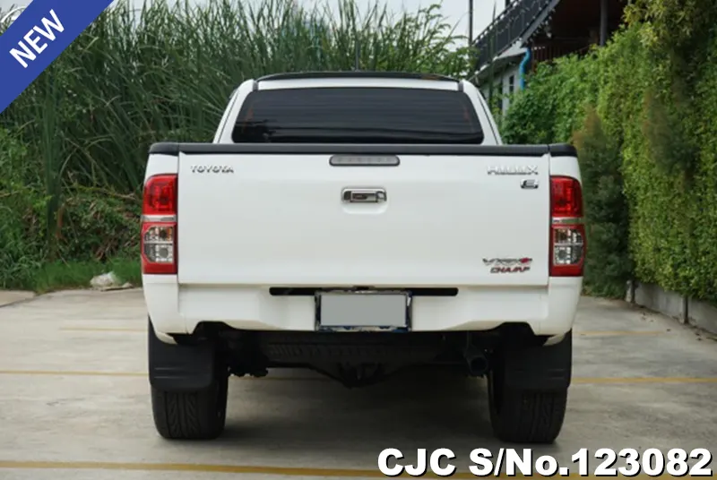 Toyota Hilux in White for Sale Image 3