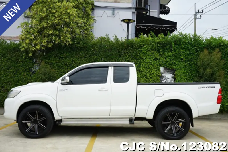 Toyota Hilux in White for Sale Image 4