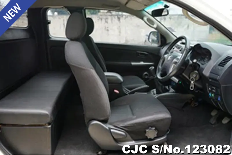 Toyota Hilux in White for Sale Image 8