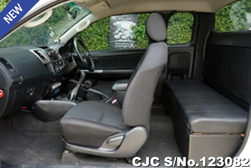 Toyota Hilux in White for Sale Image 9