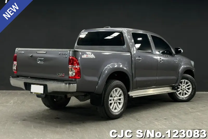Toyota Hilux in Gray for Sale Image 2