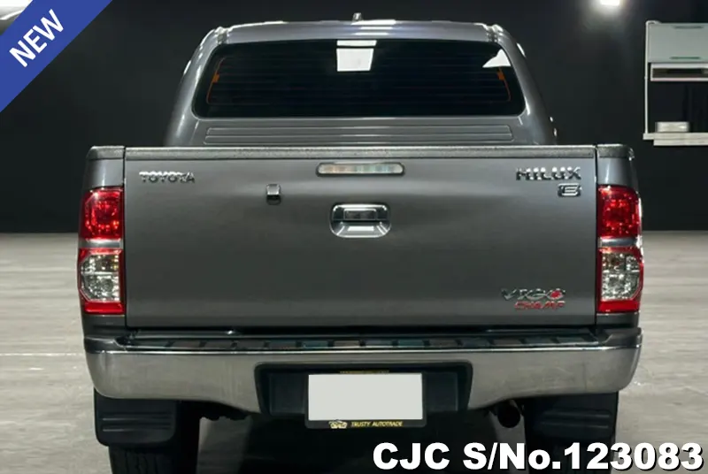 Toyota Hilux in Gray for Sale Image 5