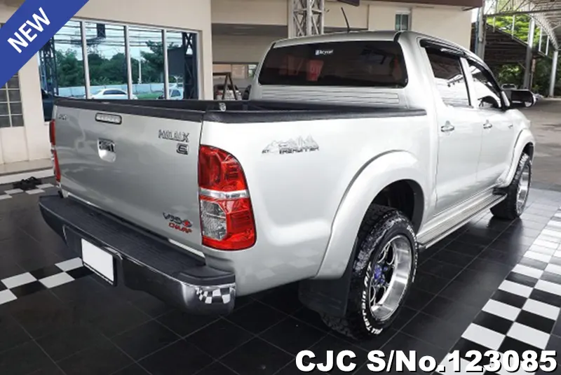 Toyota Hilux in Silver for Sale Image 2