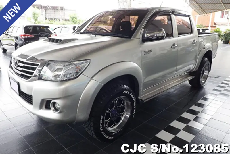 Toyota Hilux in Silver for Sale Image 3