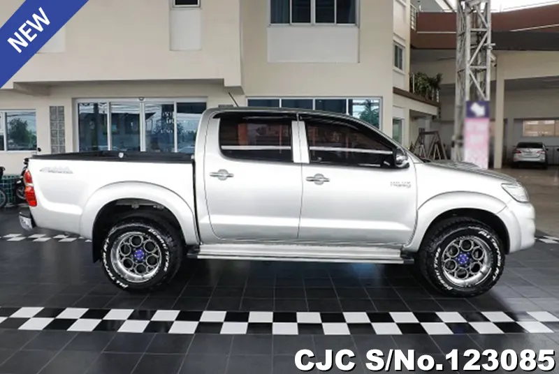 Toyota Hilux in Silver for Sale Image 6