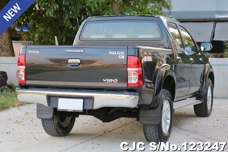 Toyota Hilux in Black for Sale Image 2