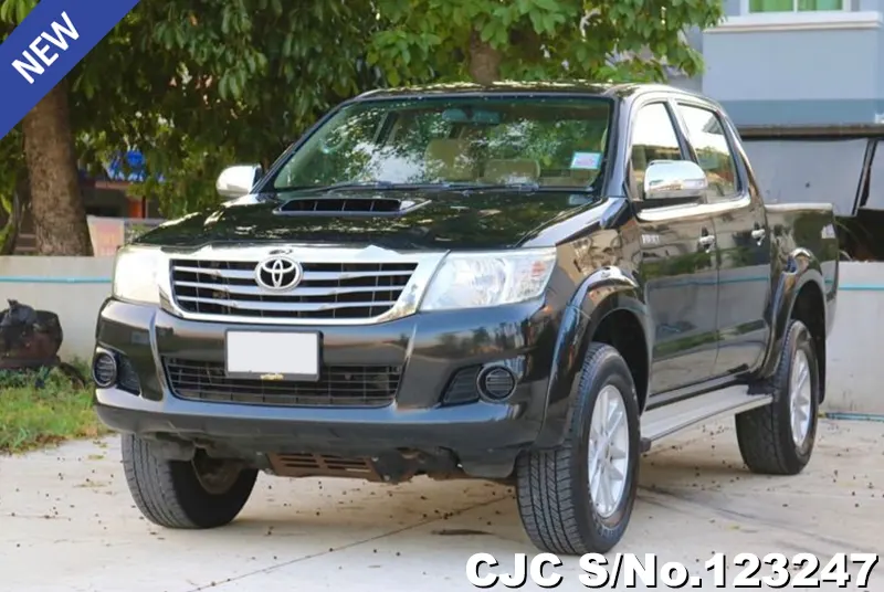 Toyota Hilux in Black for Sale Image 3